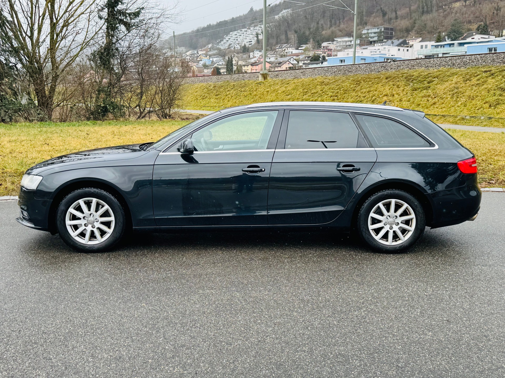 AUDI A4 Avant 1.8 TFSI quattro S-Line-image-6