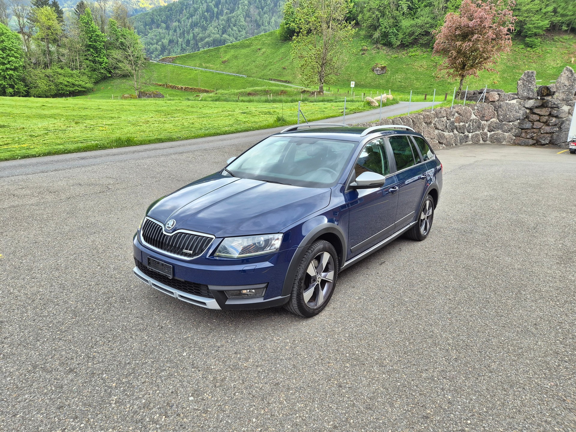SKODA Octavia Combi 2.0 TDI Scout 4x4 DSG-image-0