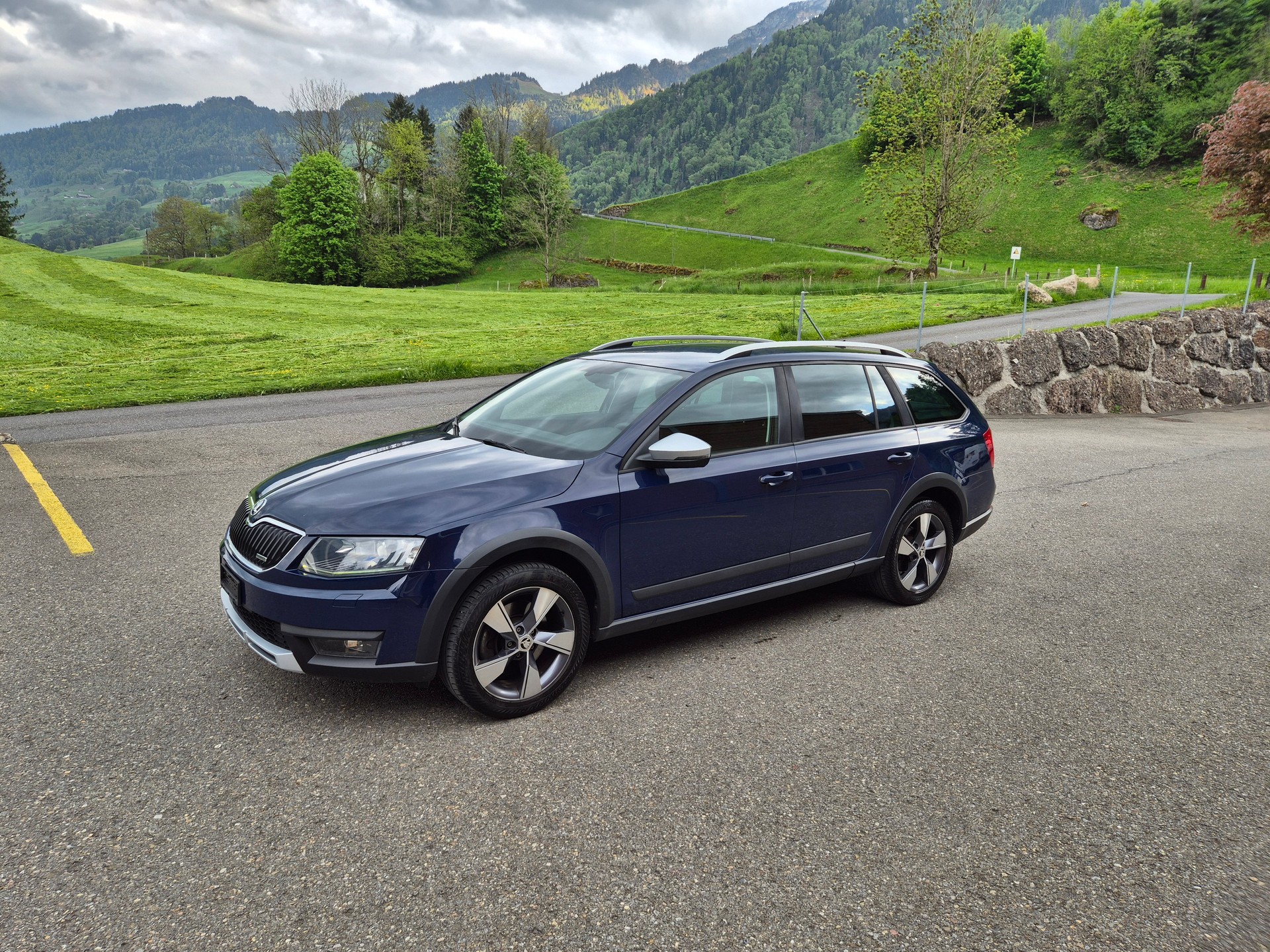 SKODA Octavia Combi 2.0 TDI Scout 4x4 DSG-image-1
