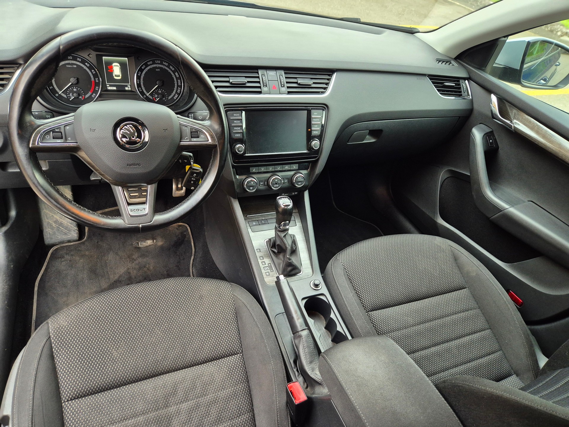 SKODA Octavia Combi 2.0 TDI Scout 4x4 DSG-image-5