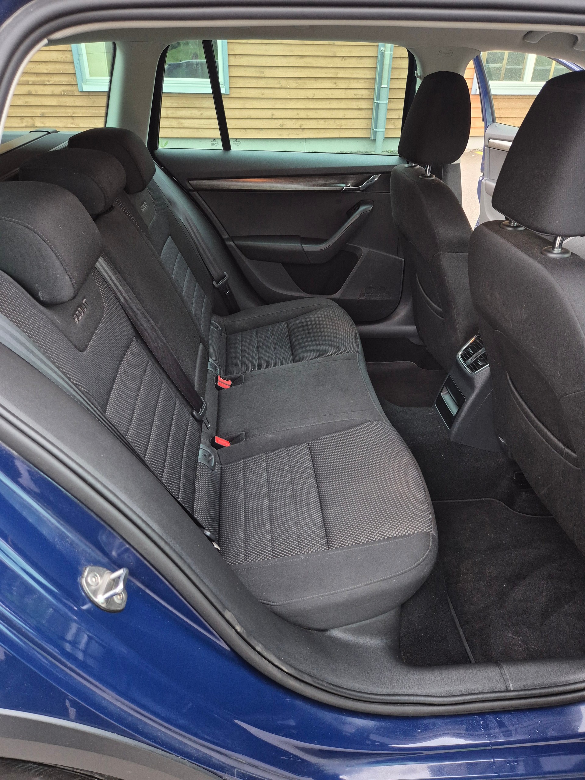 SKODA Octavia Combi 2.0 TDI Scout 4x4 DSG-image-7