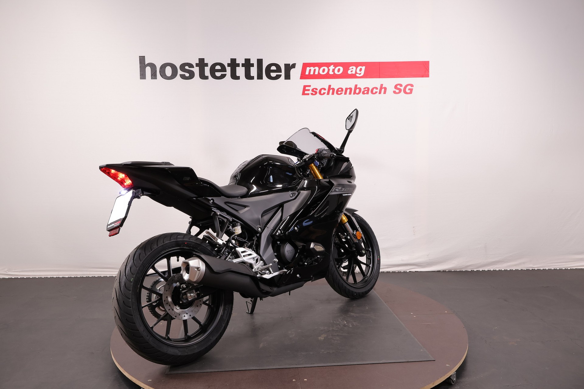 YAMAHA R125-showroom-element-2