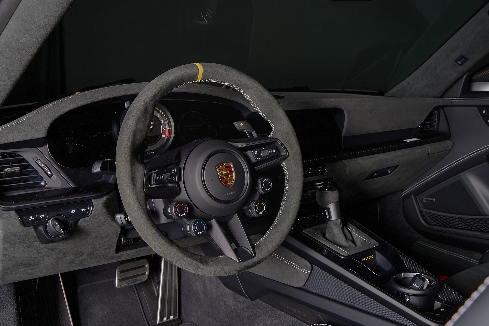 PORSCHE 911 GT3 RS-image-16