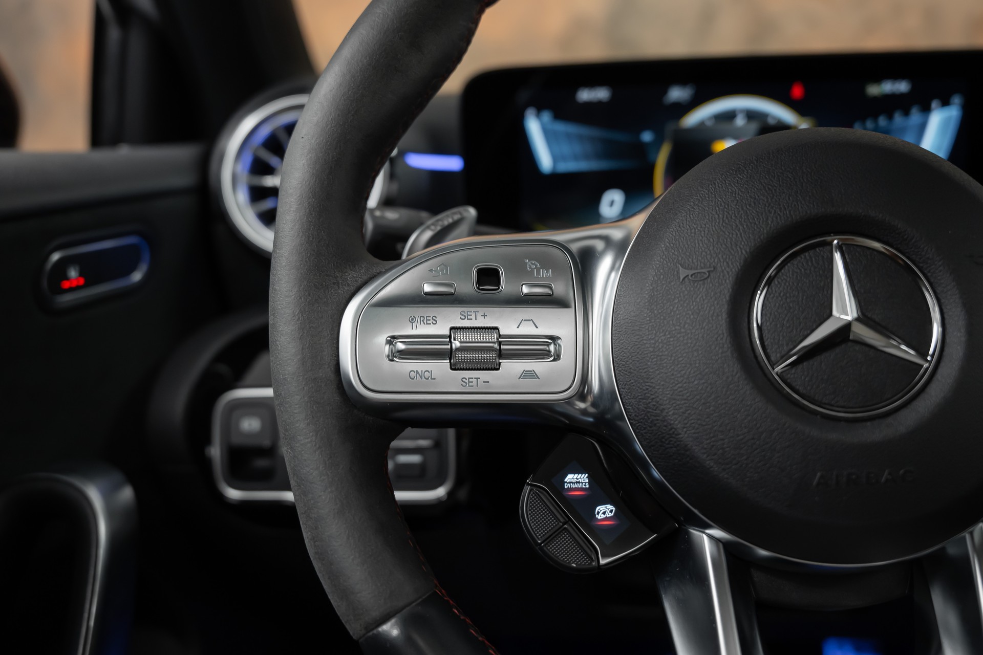 MERCEDES-BENZ A 45 S AMG 4Matic+ Speedshift *Performance*Panorama*Fahrassistenz*Burmester*-image-18