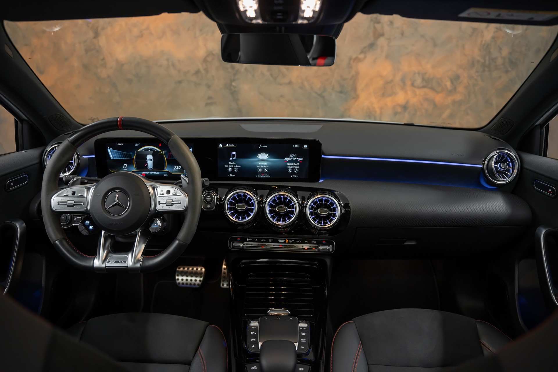 MERCEDES-BENZ A 45 S AMG 4Matic+ Speedshift *Performance*Panorama*Fahrassistenz*Burmester*-image-15