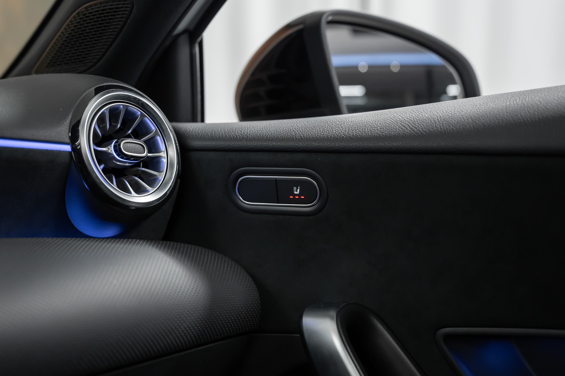 MERCEDES-BENZ A 45 S AMG 4Matic+ Speedshift *Performance*Panorama*Fahrassistenz*Burmester*-image-24