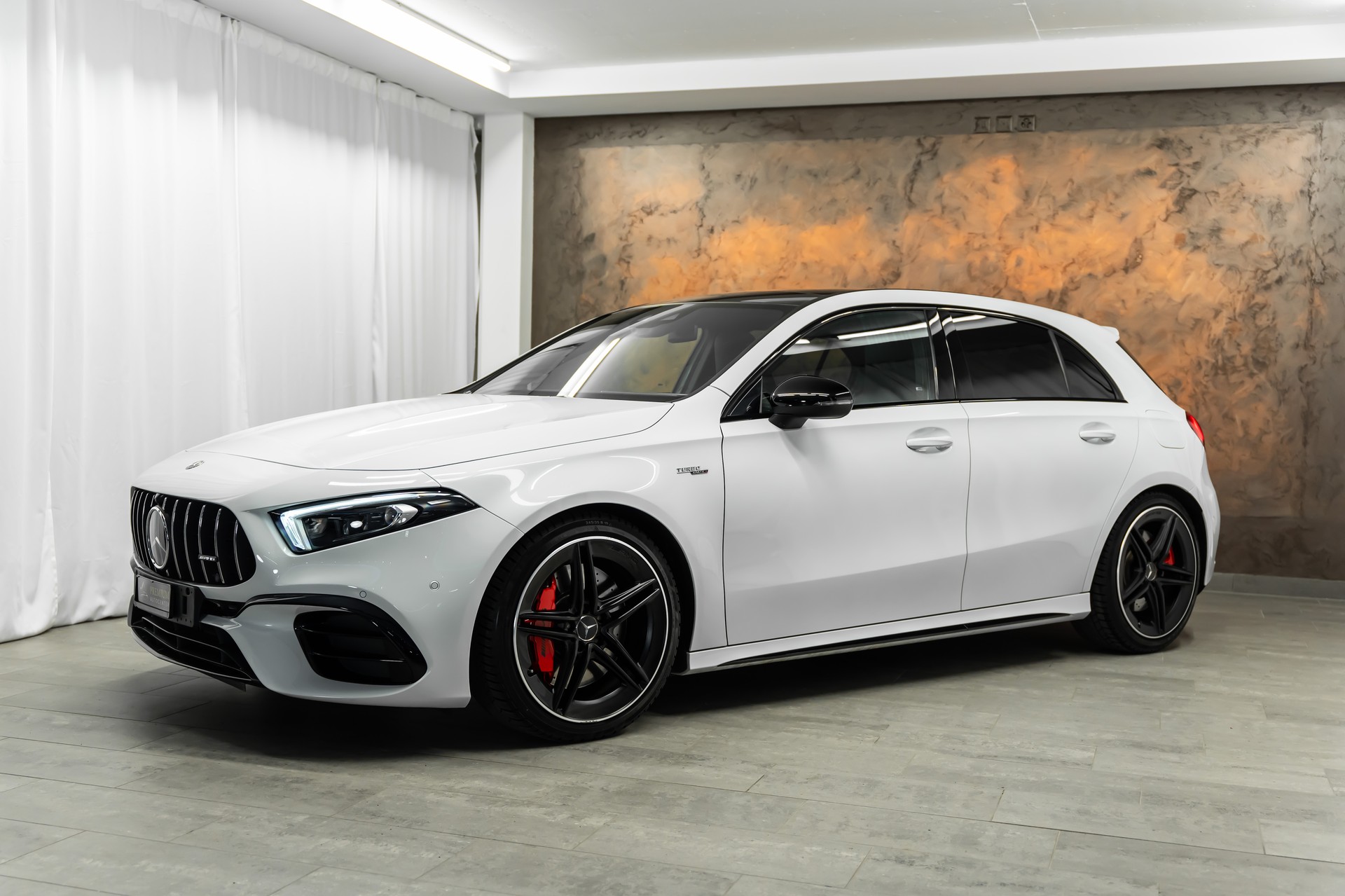 MERCEDES-BENZ A 45 S AMG 4Matic+ Speedshift *Performance*Panorama*Fahrassistenz*Burmester*-showroom-element-1