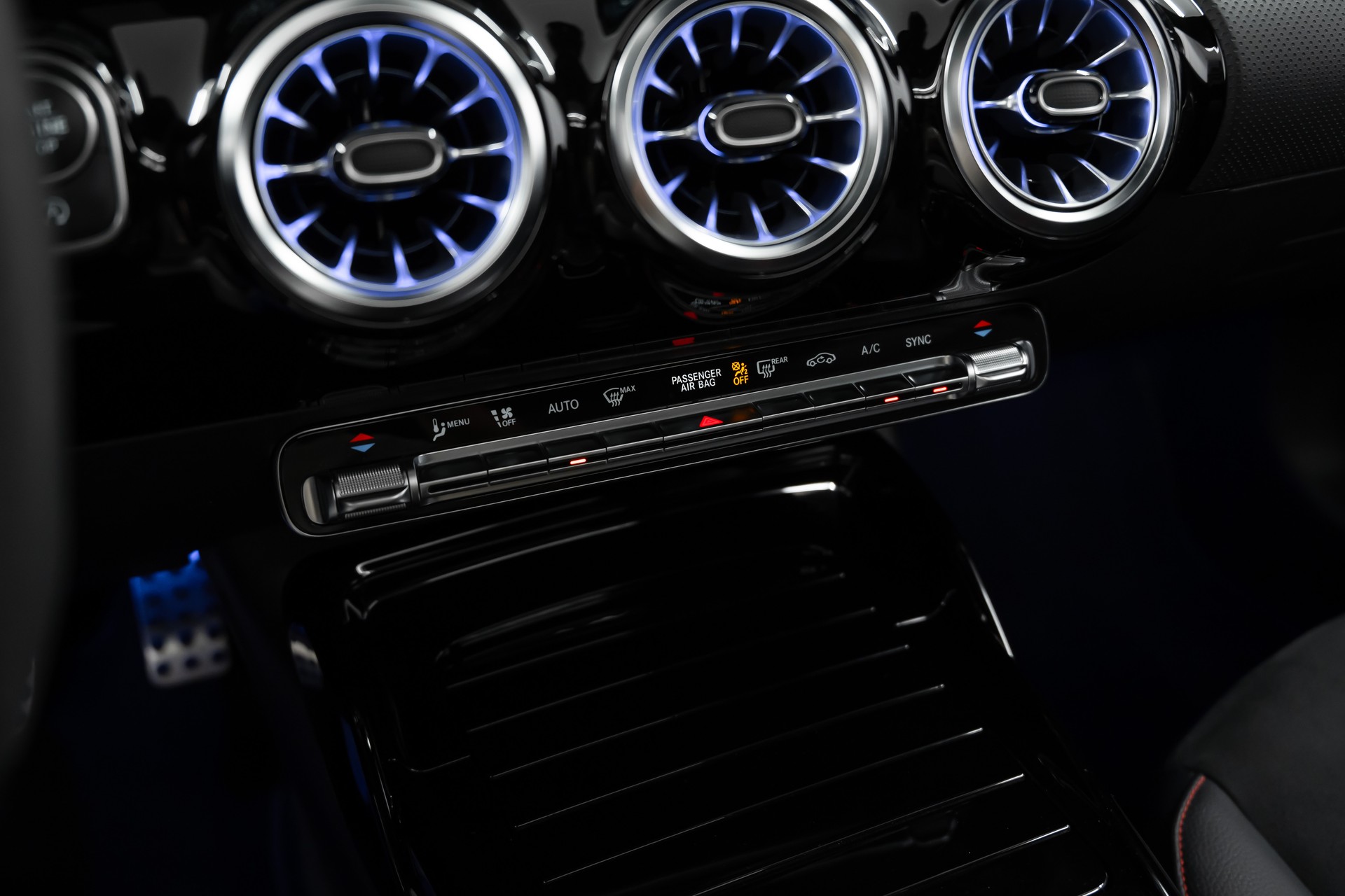 MERCEDES-BENZ A 45 S AMG 4Matic+ Speedshift *Performance*Panorama*Fahrassistenz*Burmester*-image-22