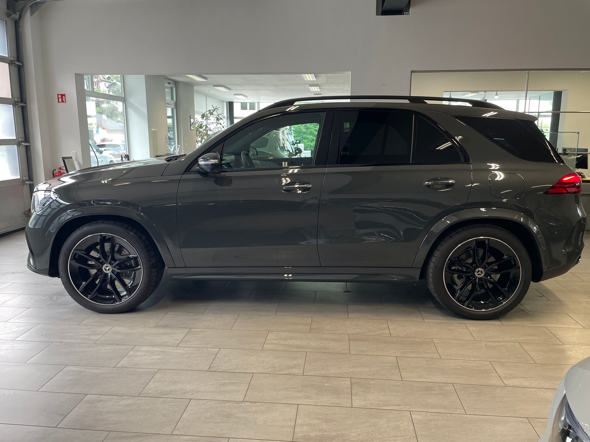 MERCEDES-BENZ GLE 350 de EQ Hybrid 4Matic 9G-Tronic AMG Line EQ Star-image-4