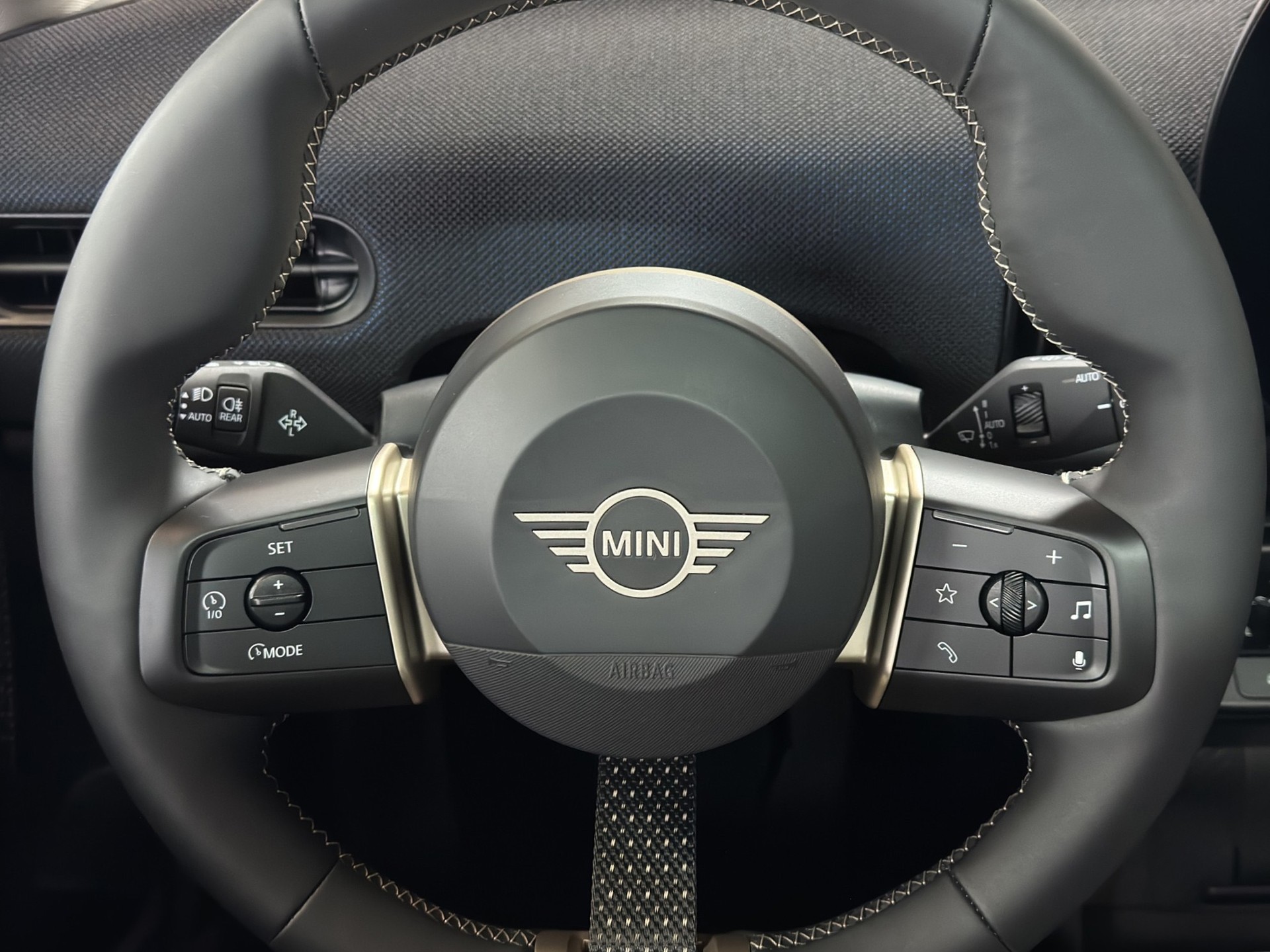 MINI Cooper S DKG "Pano-Head-Up-RF.-Kamera-Harman Kardon"-image-11