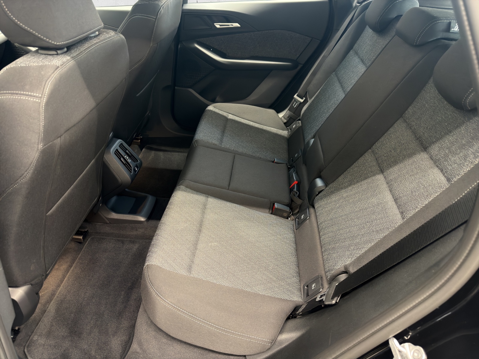 BMW 230e xDrive Active Tourer-image-11
