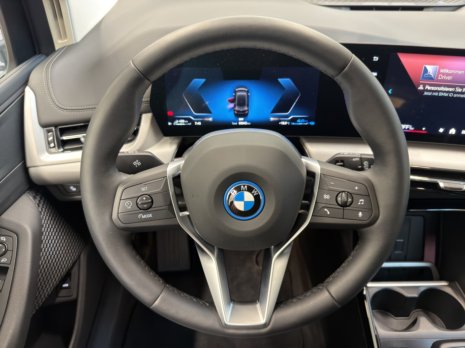 BMW 230e xDrive Active Tourer-image-12