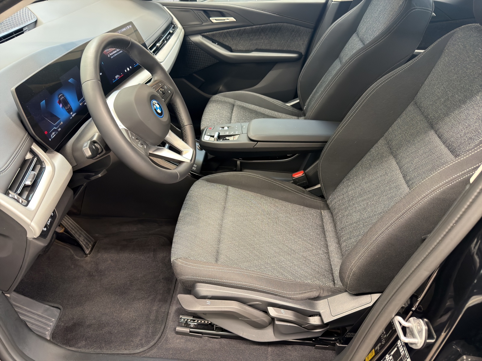 BMW 230e xDrive Active Tourer-image-10
