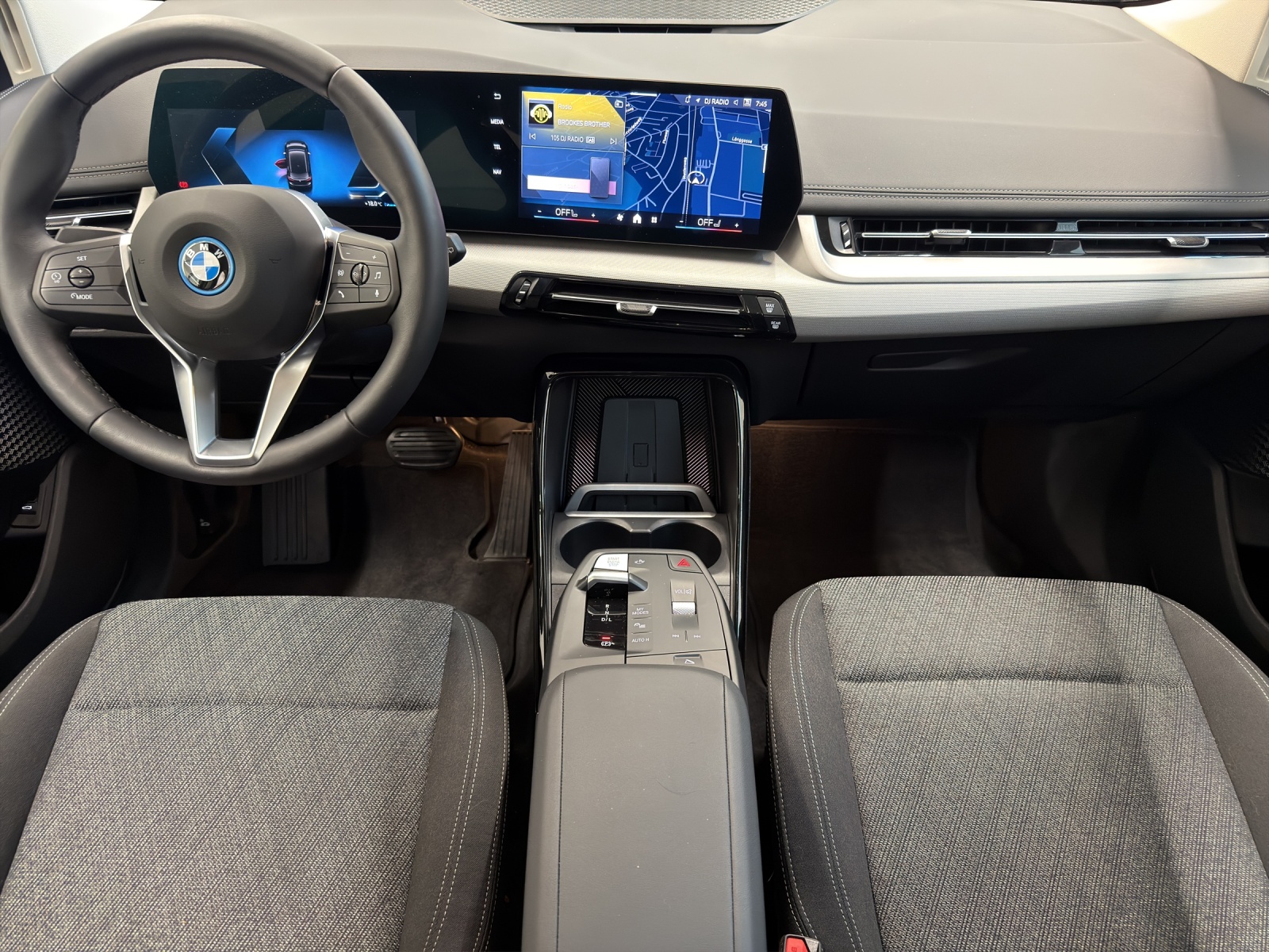 BMW 230e xDrive Active Tourer-image-14