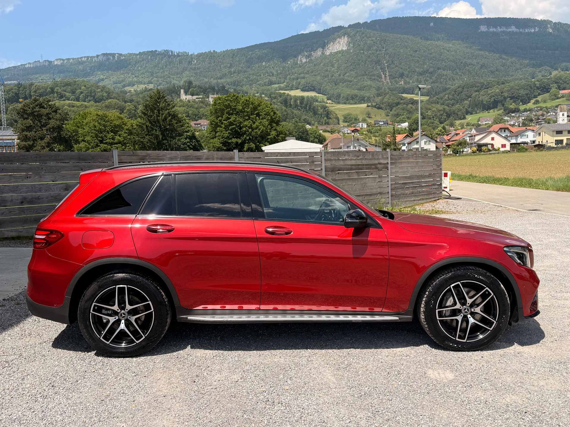 MERCEDES-BENZ GLC 250 Runout Edition 4Matic 9G-Tronic AMG Line-image-3