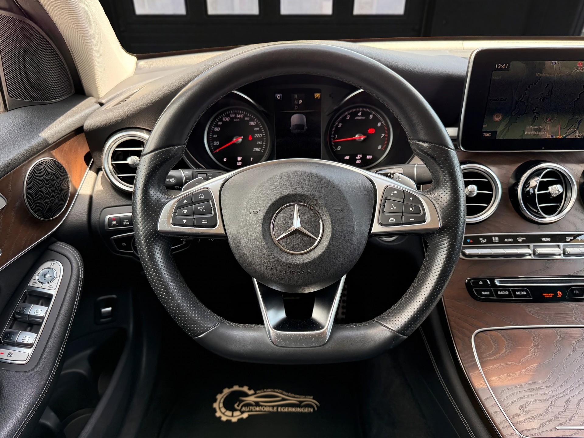 MERCEDES-BENZ GLC 250 Runout Edition 4Matic 9G-Tronic AMG Line-image-11
