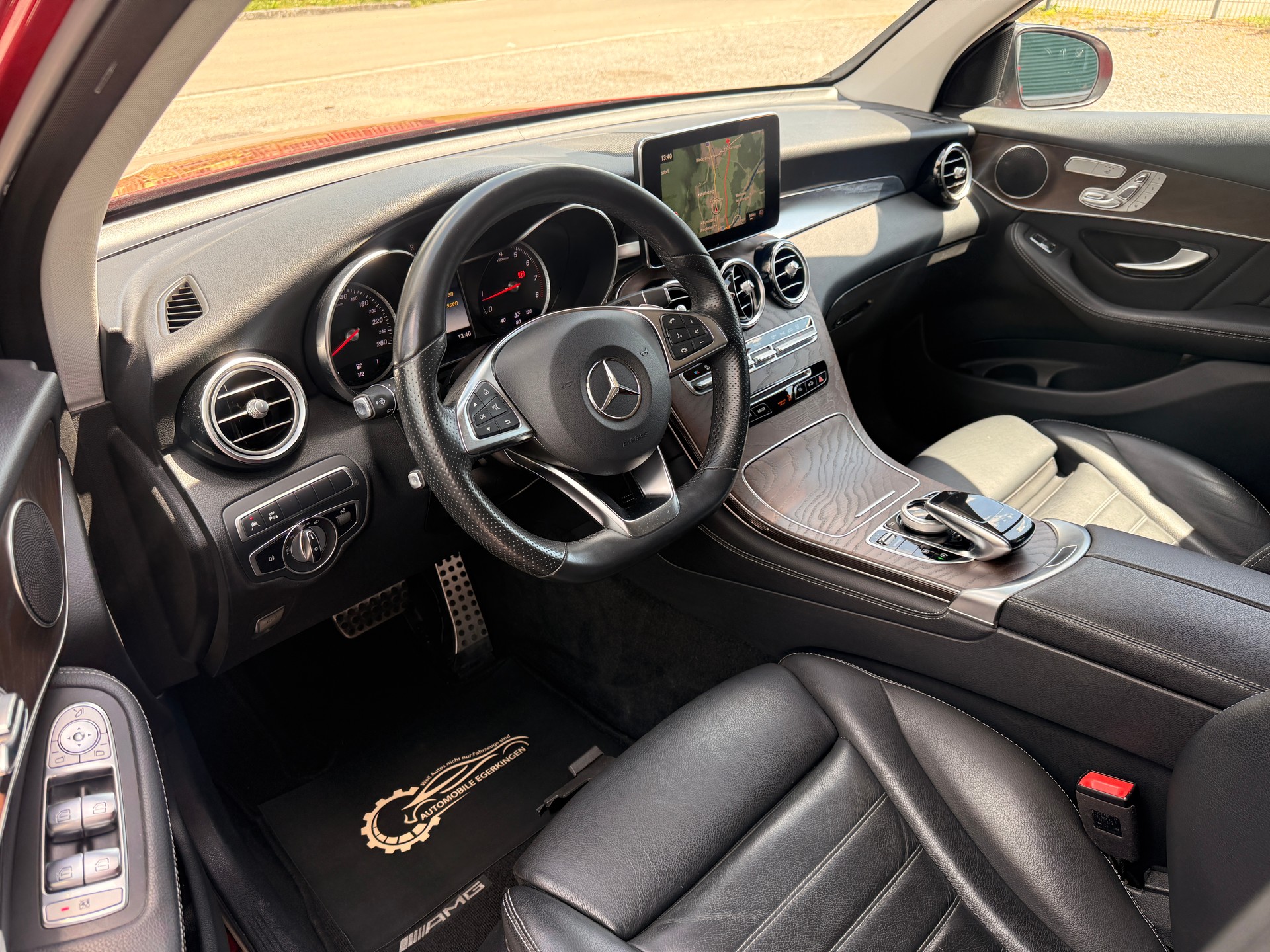 MERCEDES-BENZ GLC 250 Runout Edition 4Matic 9G-Tronic AMG Line-image-8