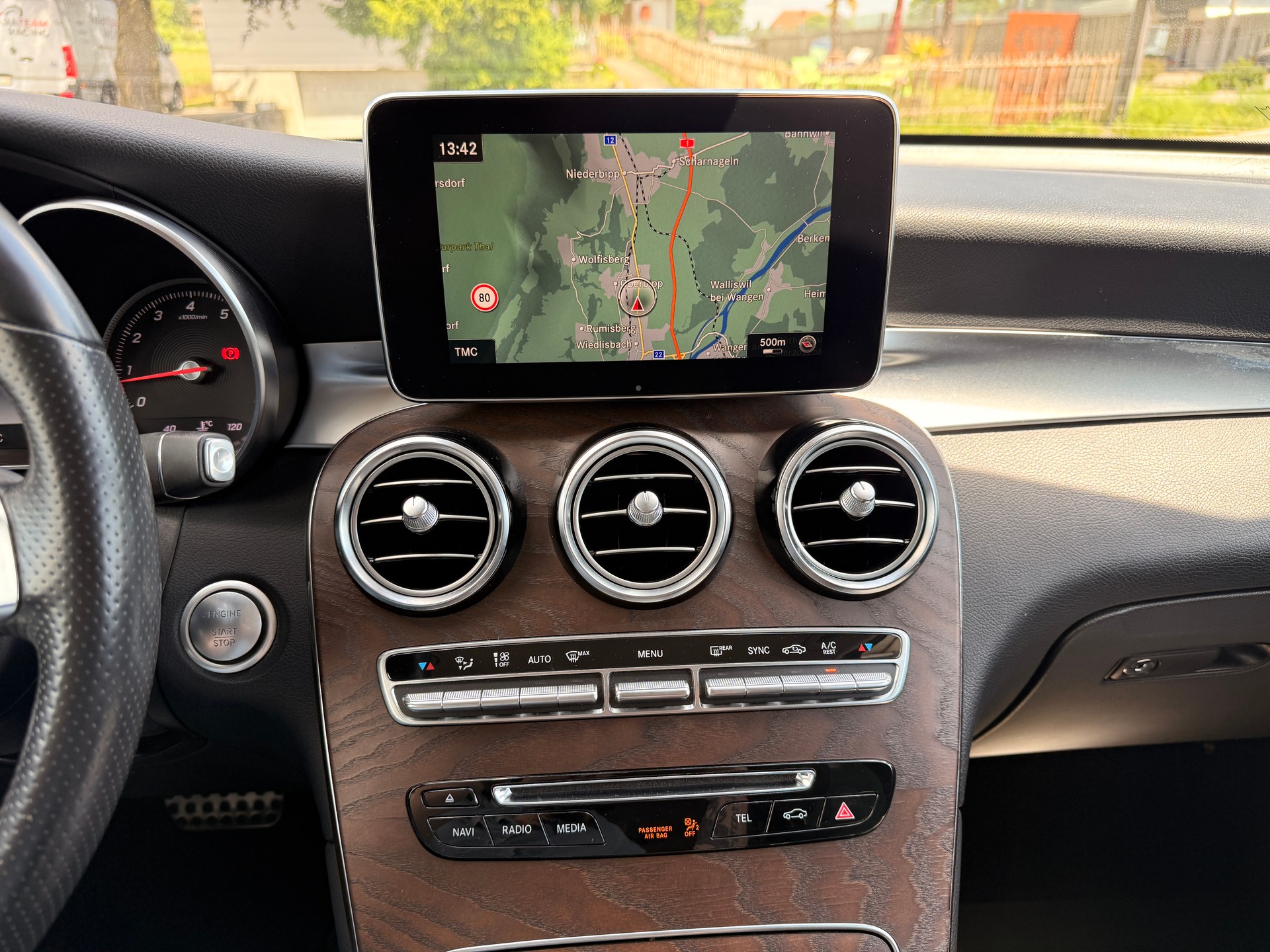 MERCEDES-BENZ GLC 250 Runout Edition 4Matic 9G-Tronic AMG Line-image-16