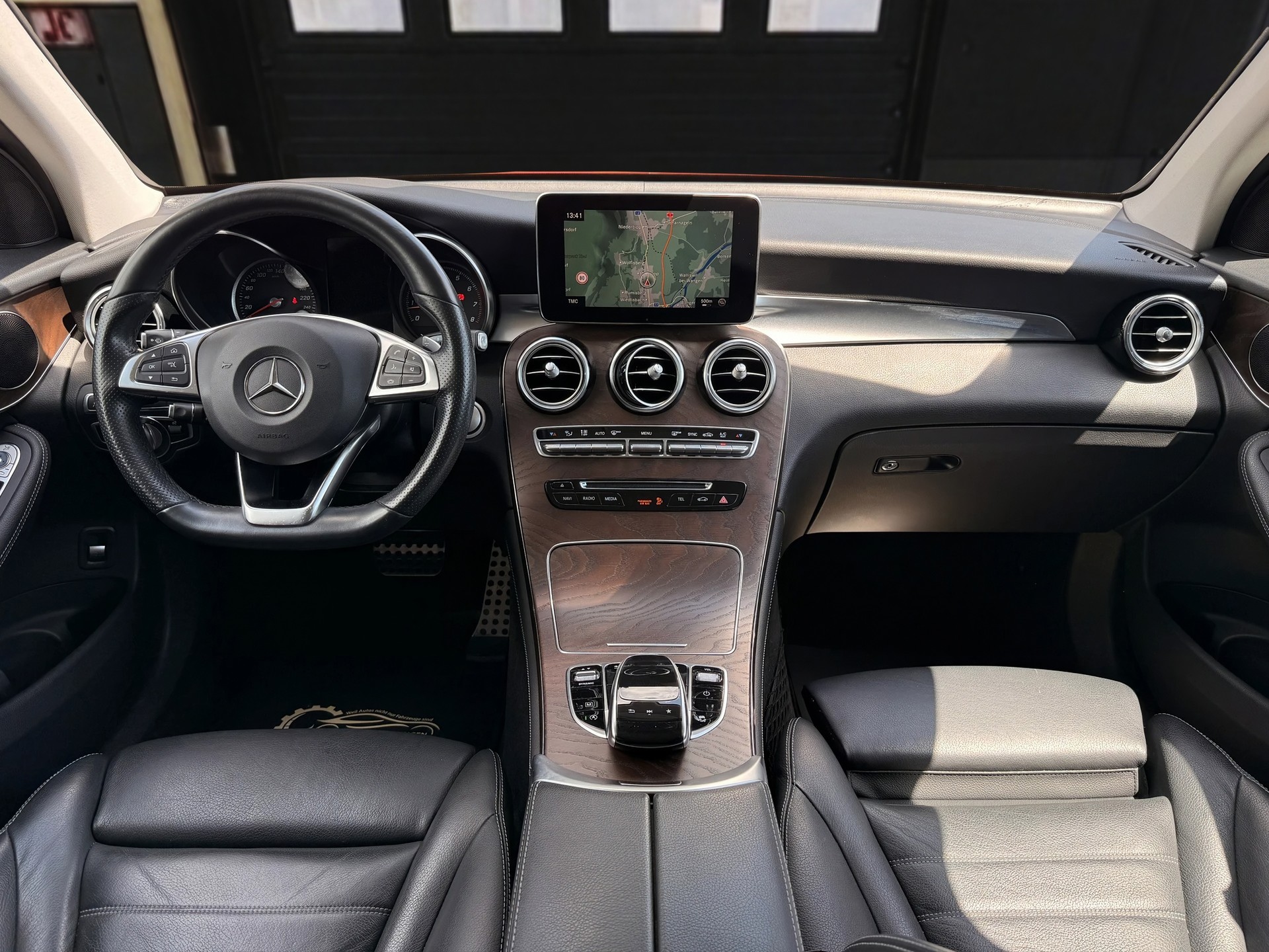 MERCEDES-BENZ GLC 250 Runout Edition 4Matic 9G-Tronic AMG Line-image-10