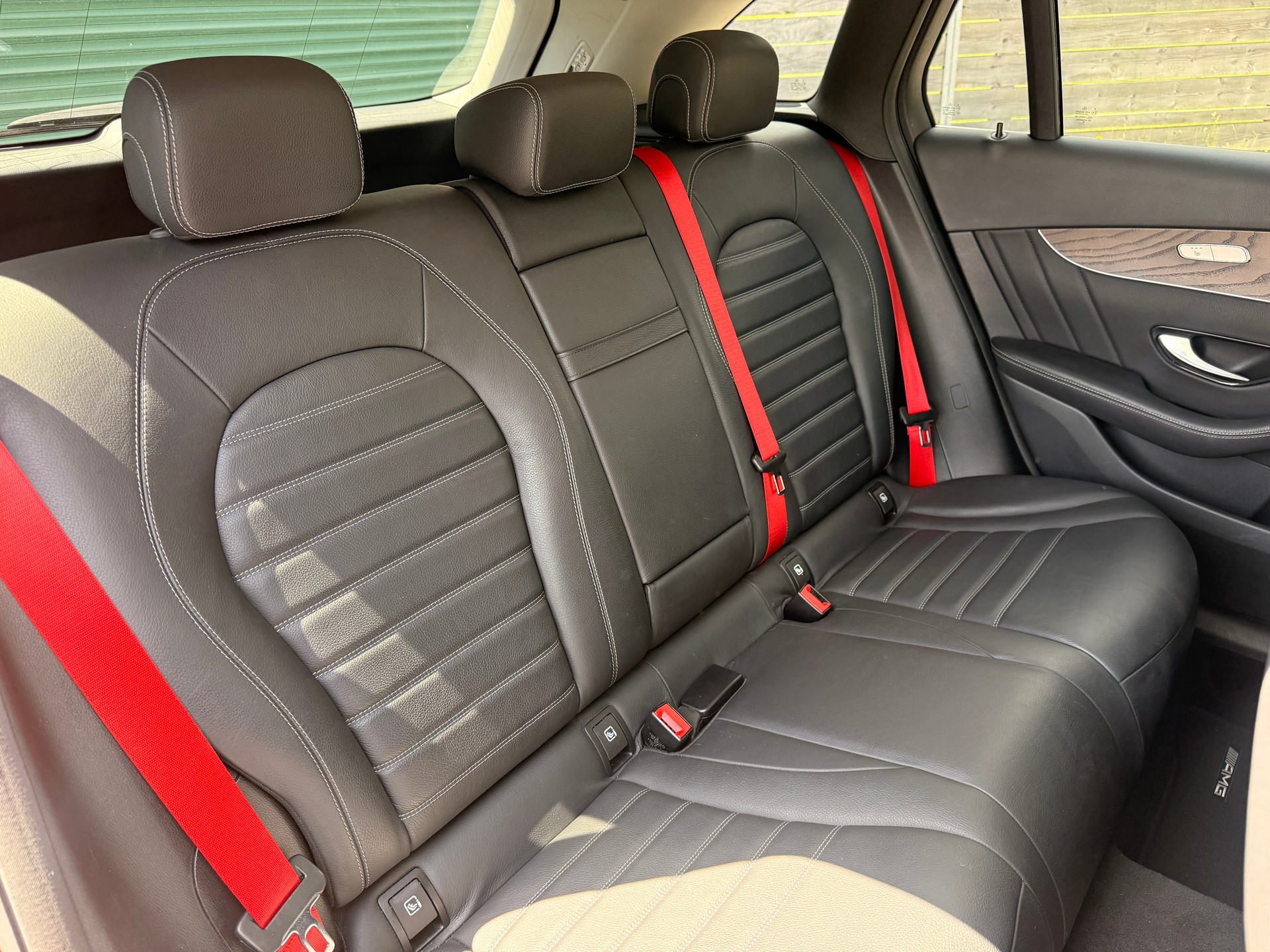 MERCEDES-BENZ GLC 250 Runout Edition 4Matic 9G-Tronic AMG Line-image-14