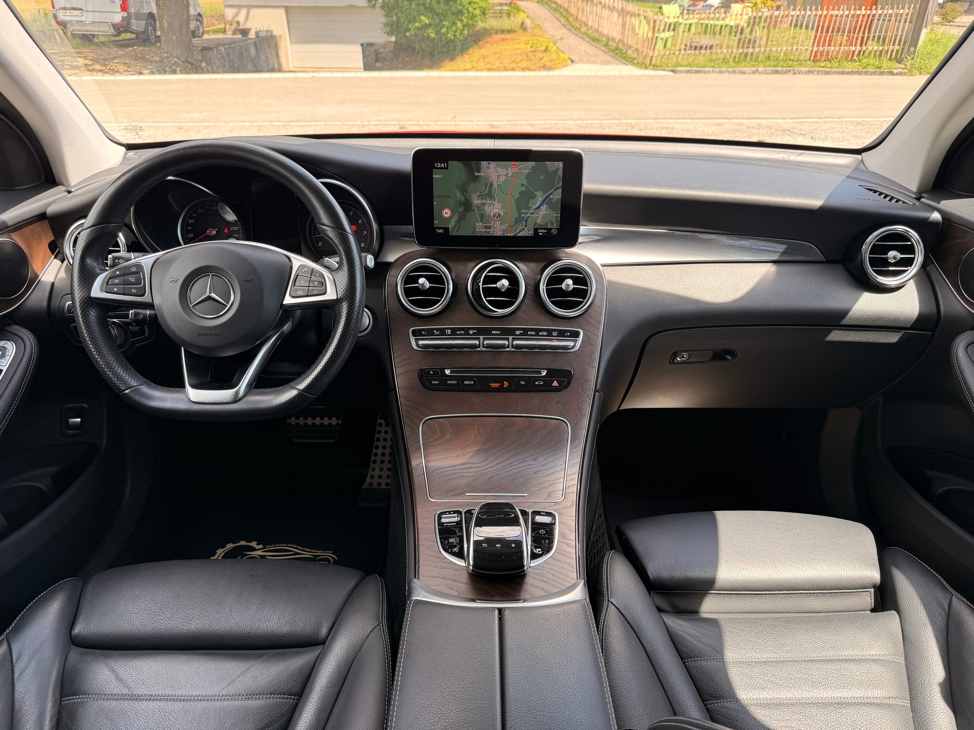 MERCEDES-BENZ GLC 250 Runout Edition 4Matic 9G-Tronic AMG Line-image-12