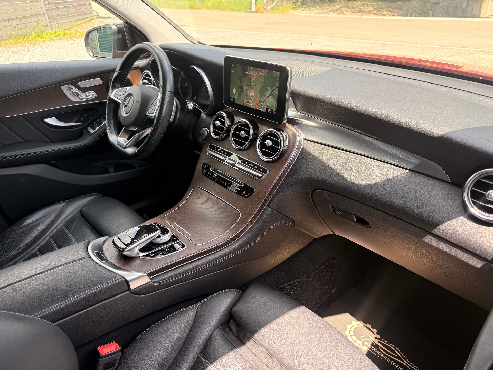 MERCEDES-BENZ GLC 250 Runout Edition 4Matic 9G-Tronic AMG Line-image-10