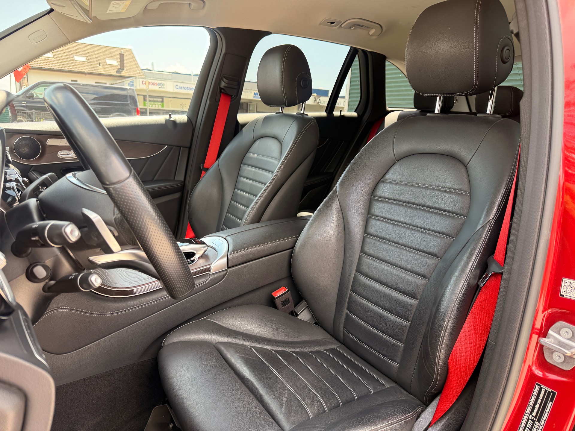 MERCEDES-BENZ GLC 250 Runout Edition 4Matic 9G-Tronic AMG Line-image-9