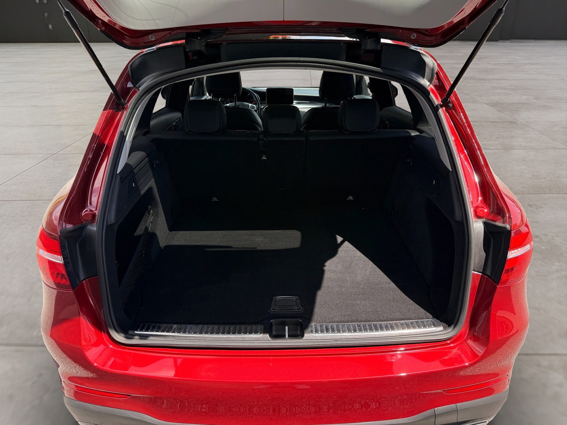 MERCEDES-BENZ GLC 250 Runout Edition 4Matic 9G-Tronic AMG Line-image-13