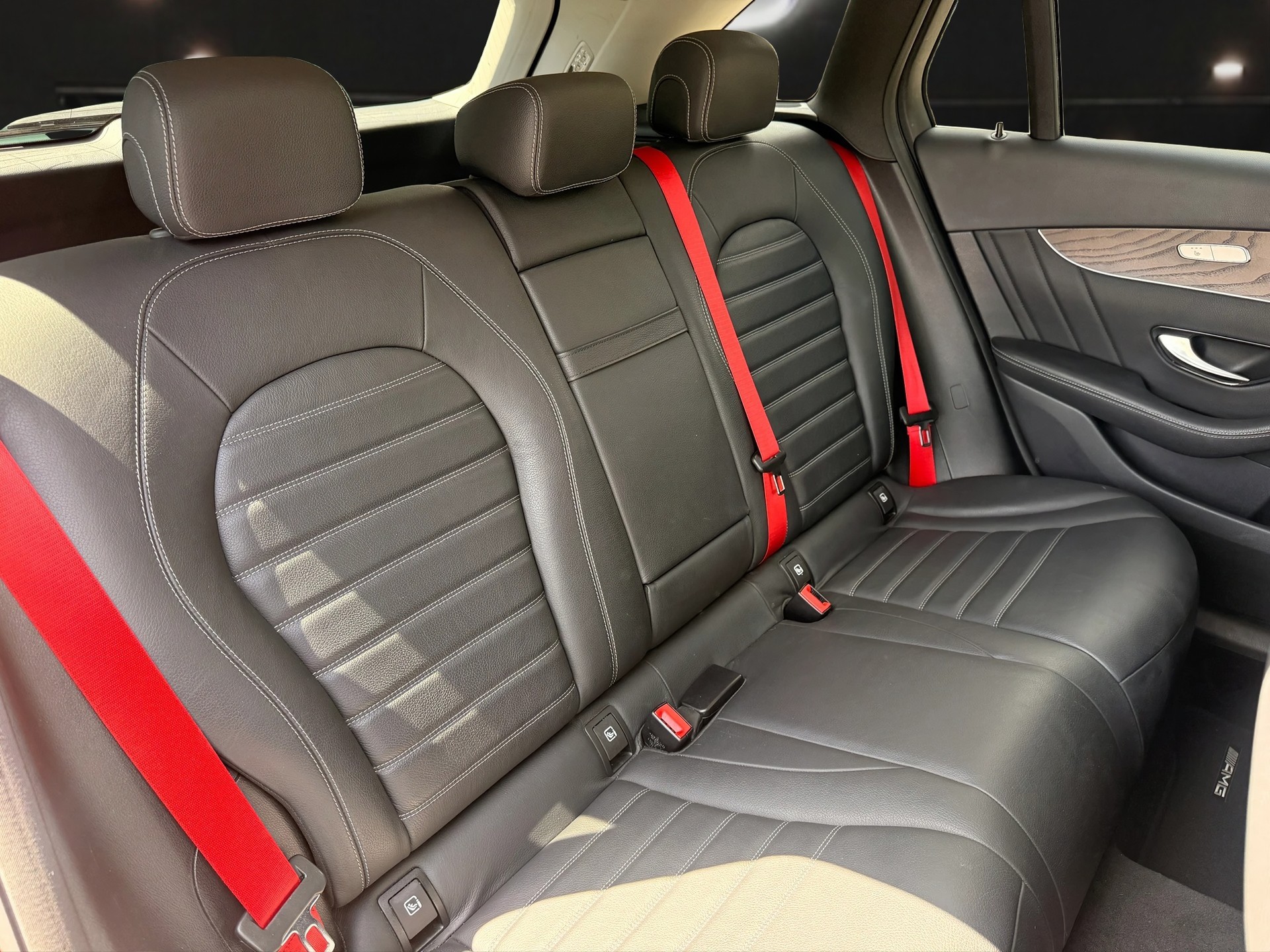 MERCEDES-BENZ GLC 250 Runout Edition 4Matic 9G-Tronic AMG Line-image-12