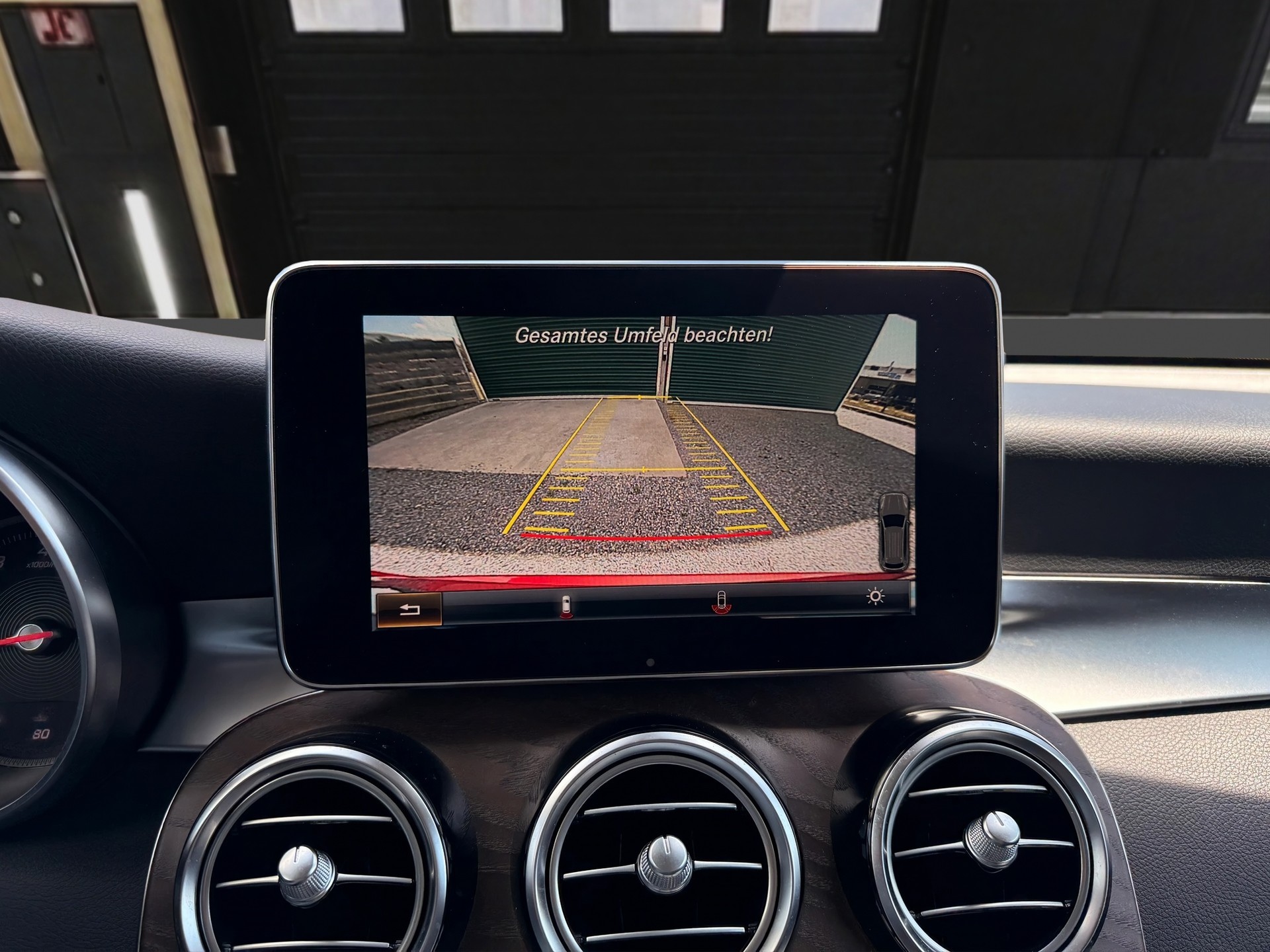 MERCEDES-BENZ GLC 250 Runout Edition 4Matic 9G-Tronic AMG Line-image-15