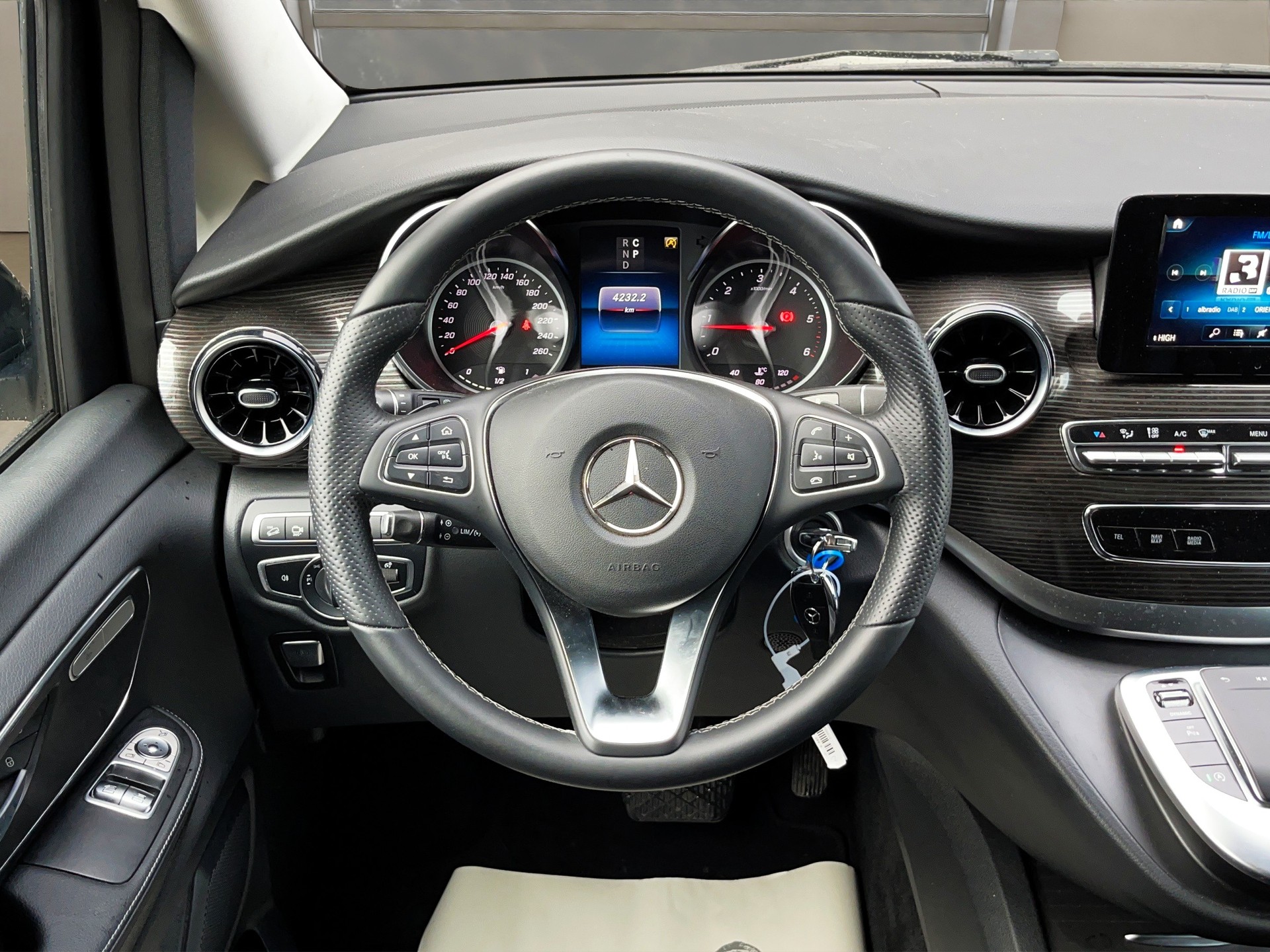 MERCEDES-BENZ V 250 d lang❗7 Sitzplätze❗Avantgarde 4Matic G-Tronic-image-13