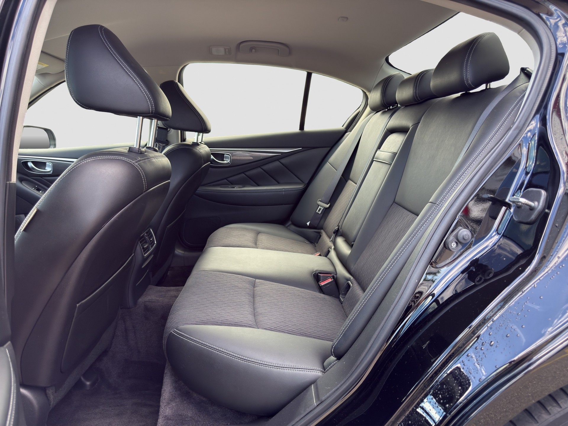 INFINITI Q50 2.2d Premium-image-16