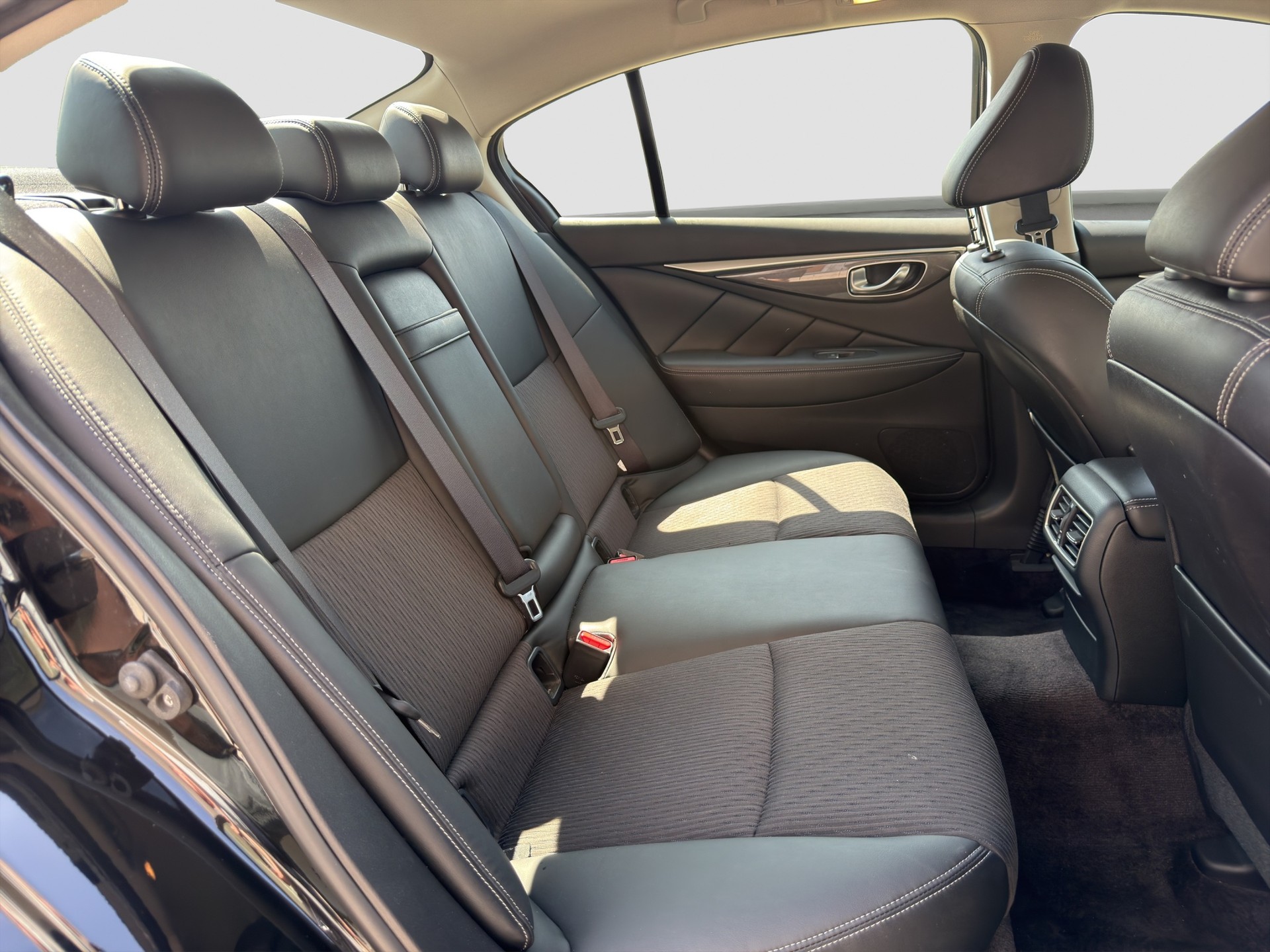 INFINITI Q50 2.2d Premium-image-12