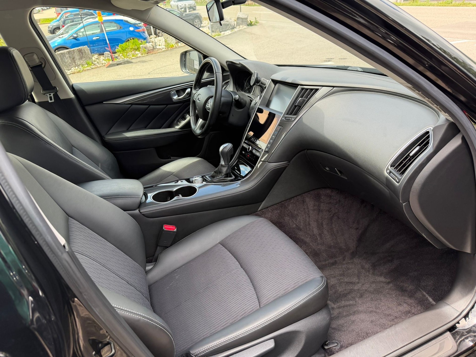 INFINITI Q50 2.2d Premium-image-10