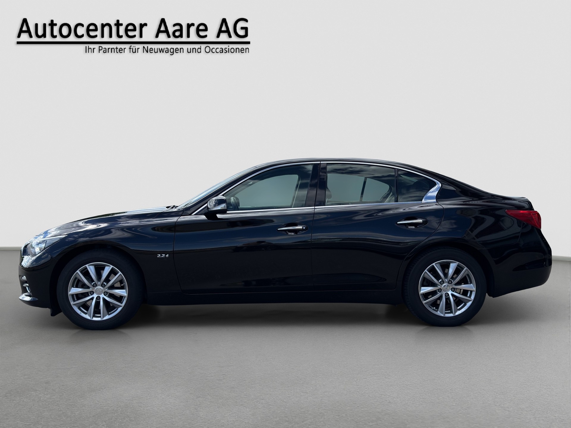 INFINITI Q50 2.2d Premium-showroom-element-3