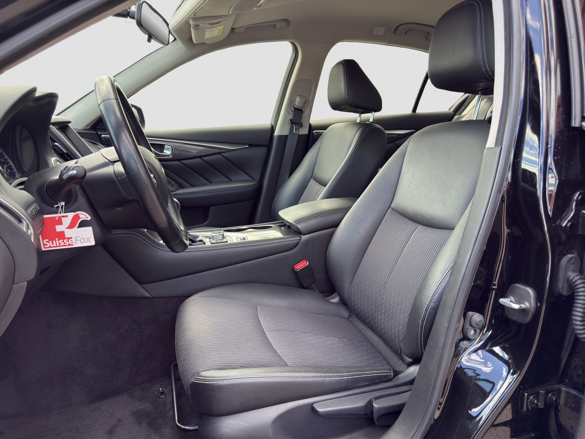 INFINITI Q50 2.2d Premium-image-10
