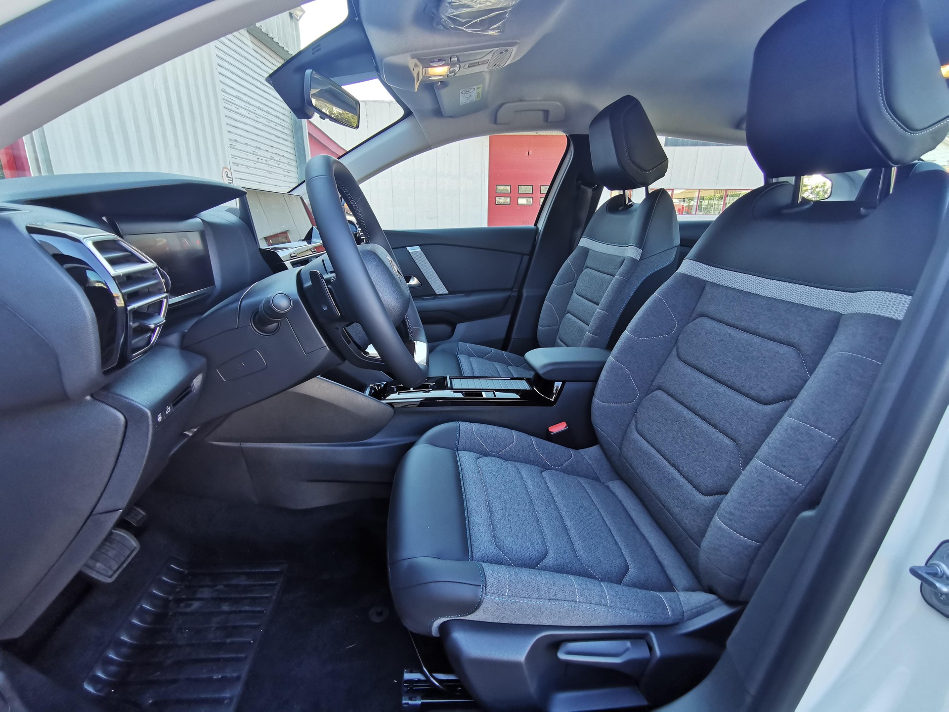 CITROEN C4 X 1.2 PureTech Swiss Edition-image-8