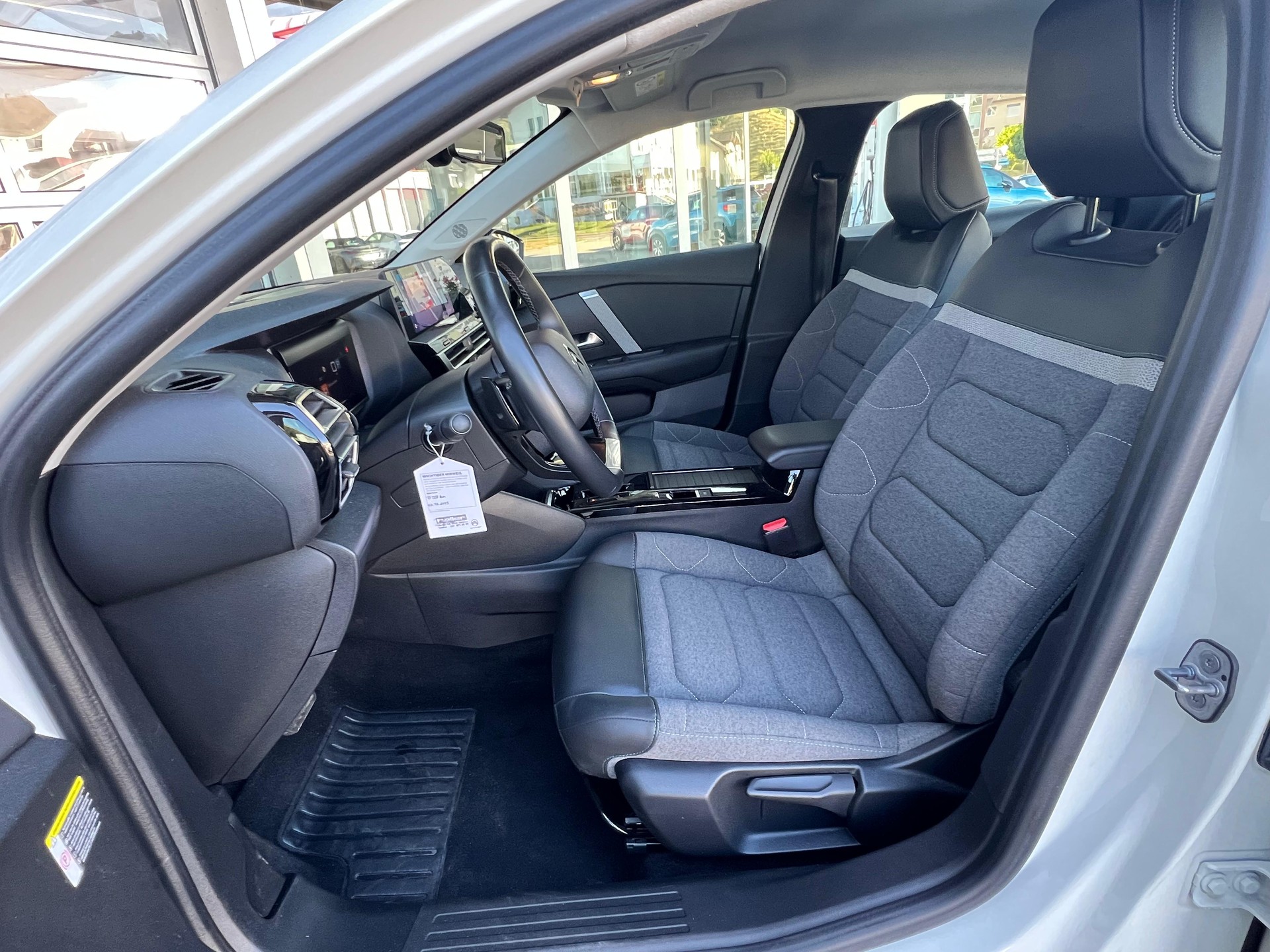 CITROEN C4 X 1.2 PureTech Swiss Edition-image-12