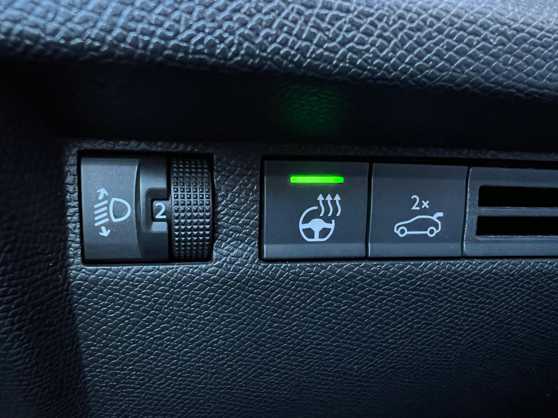 CITROEN C4 X 1.2 PureTech Swiss Edition-image-17