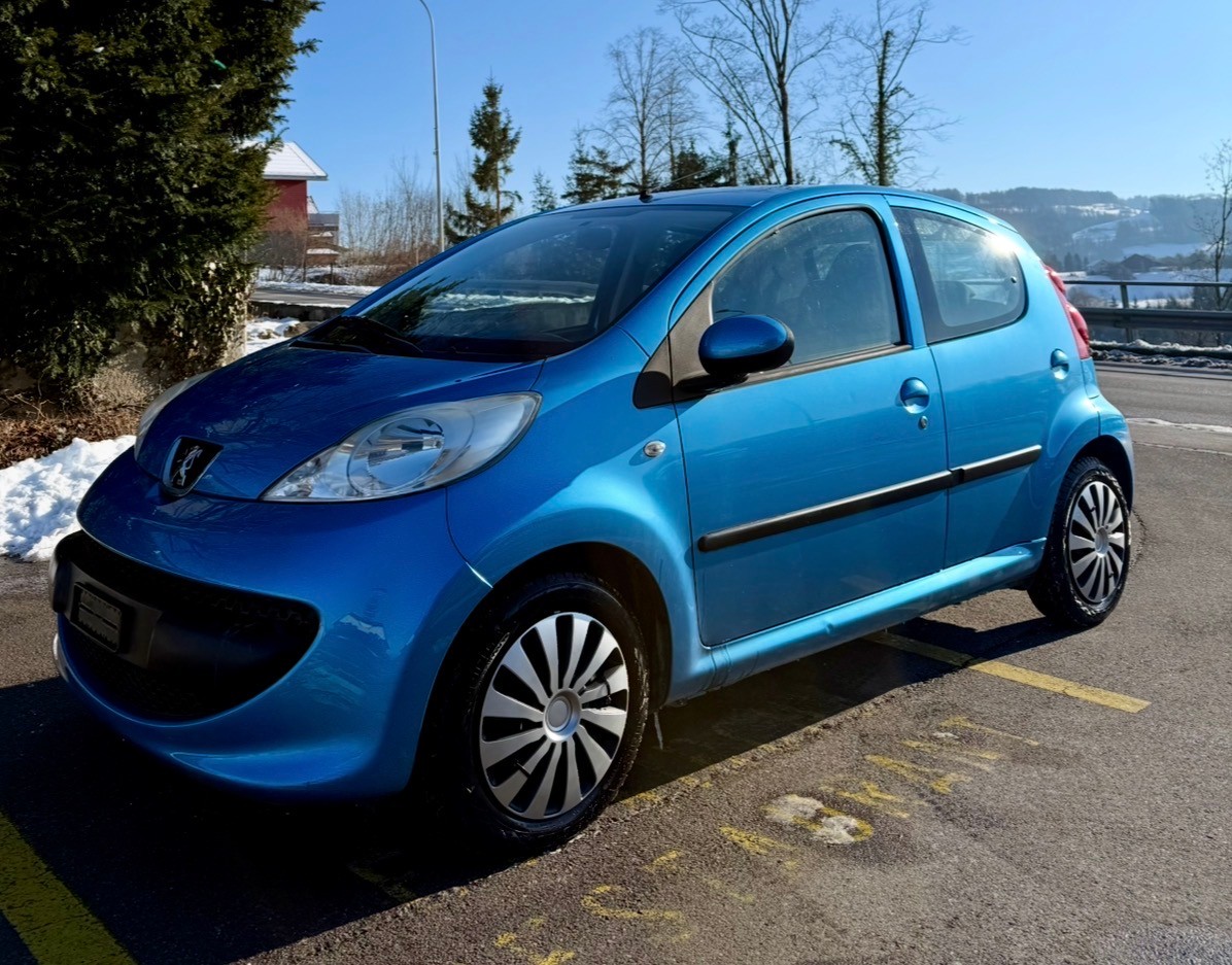 PEUGEOT 107 1.0 Trendy-image-1