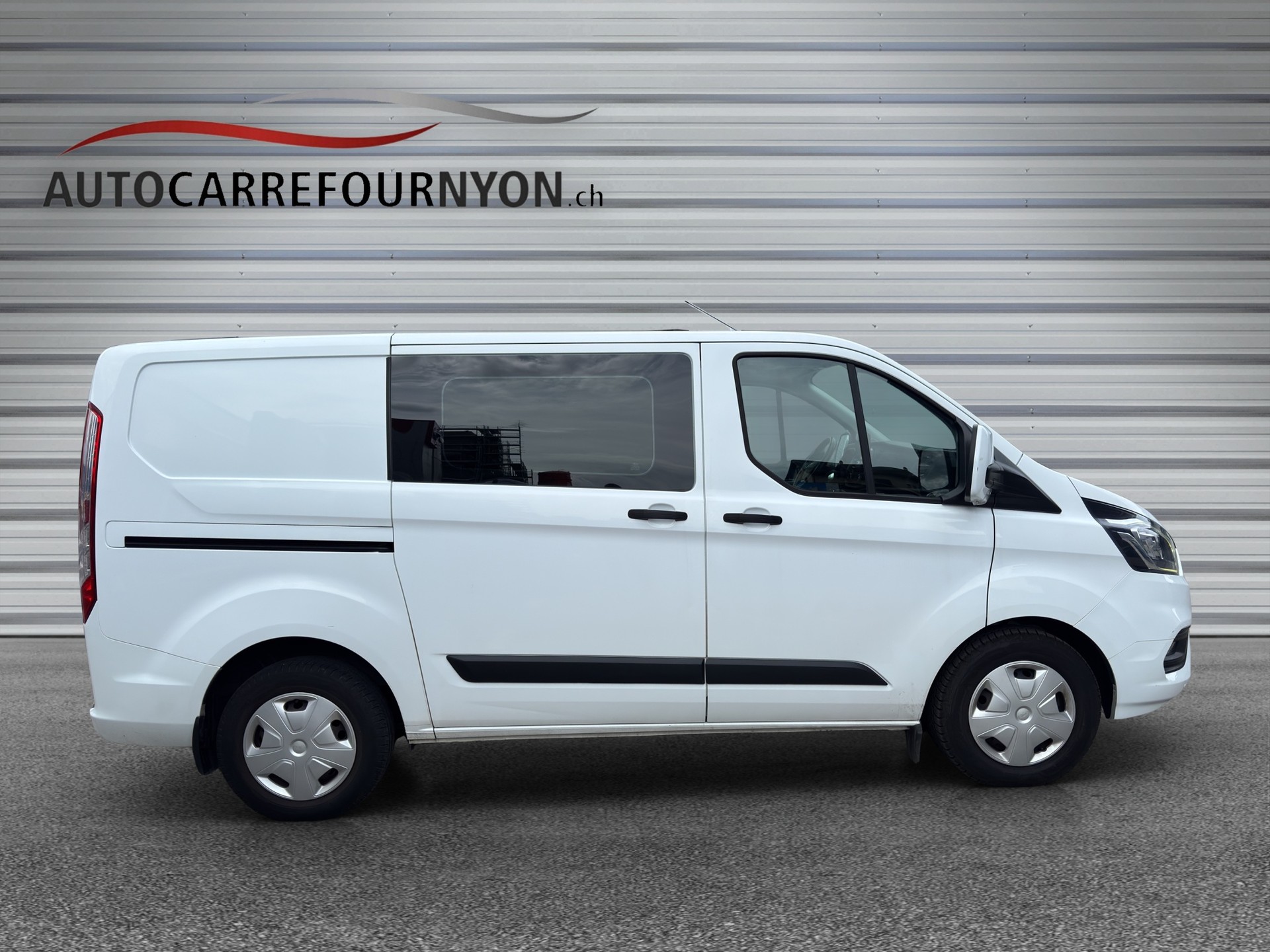 FORD Transit Custom Van 300 L1H1 Trend A-image-6