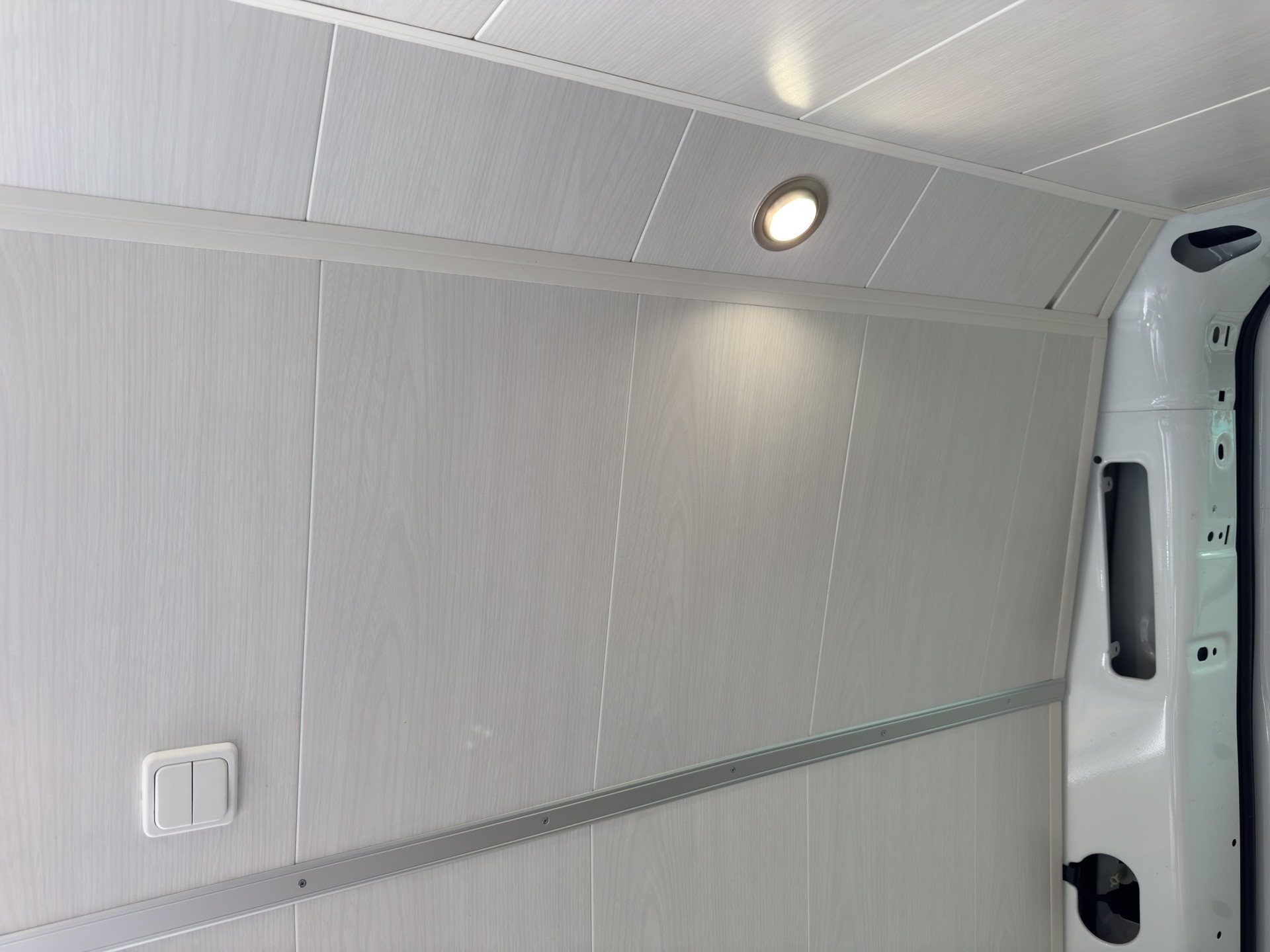 FORD Transit Custom Van 300 L1H1 Trend A-image-18