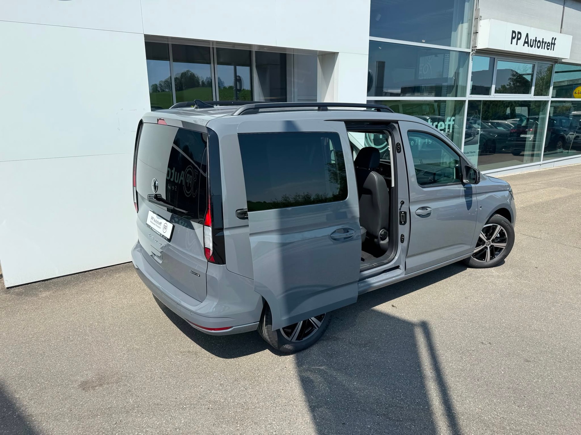 VW Caddy Cargo 2.0TDI 4Motion-image-3