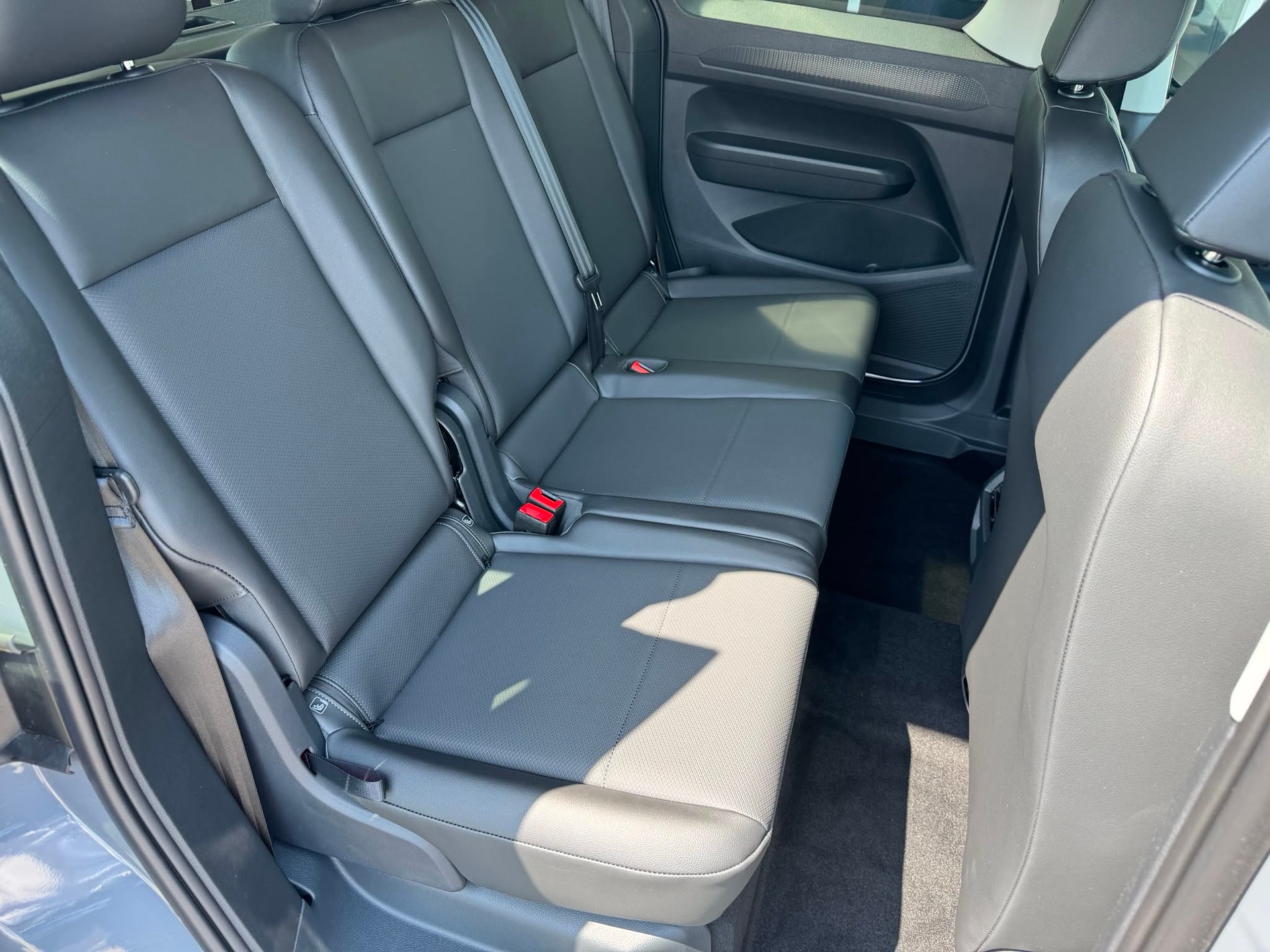 VW Caddy Cargo 2.0TDI 4Motion-image-4