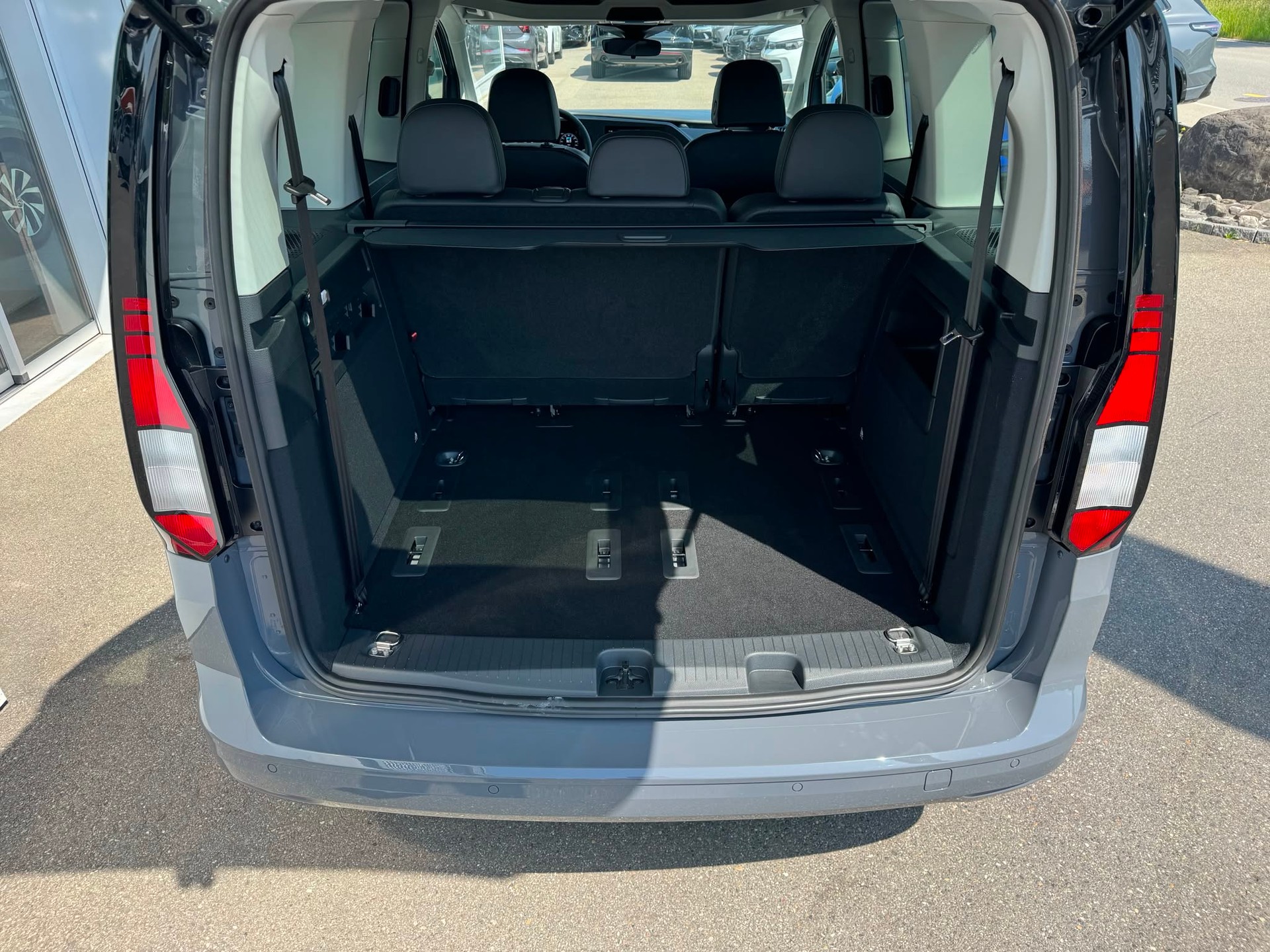 VW Caddy Cargo 2.0TDI 4Motion-image-5