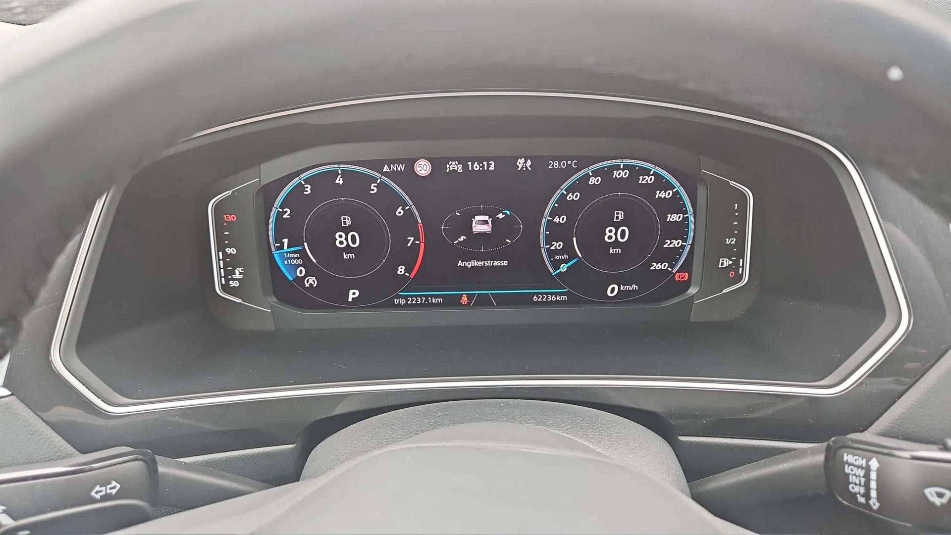 VW Tiguan 2.0TSI R-Line 4Motion DSG Black Style mit AHK-image-17