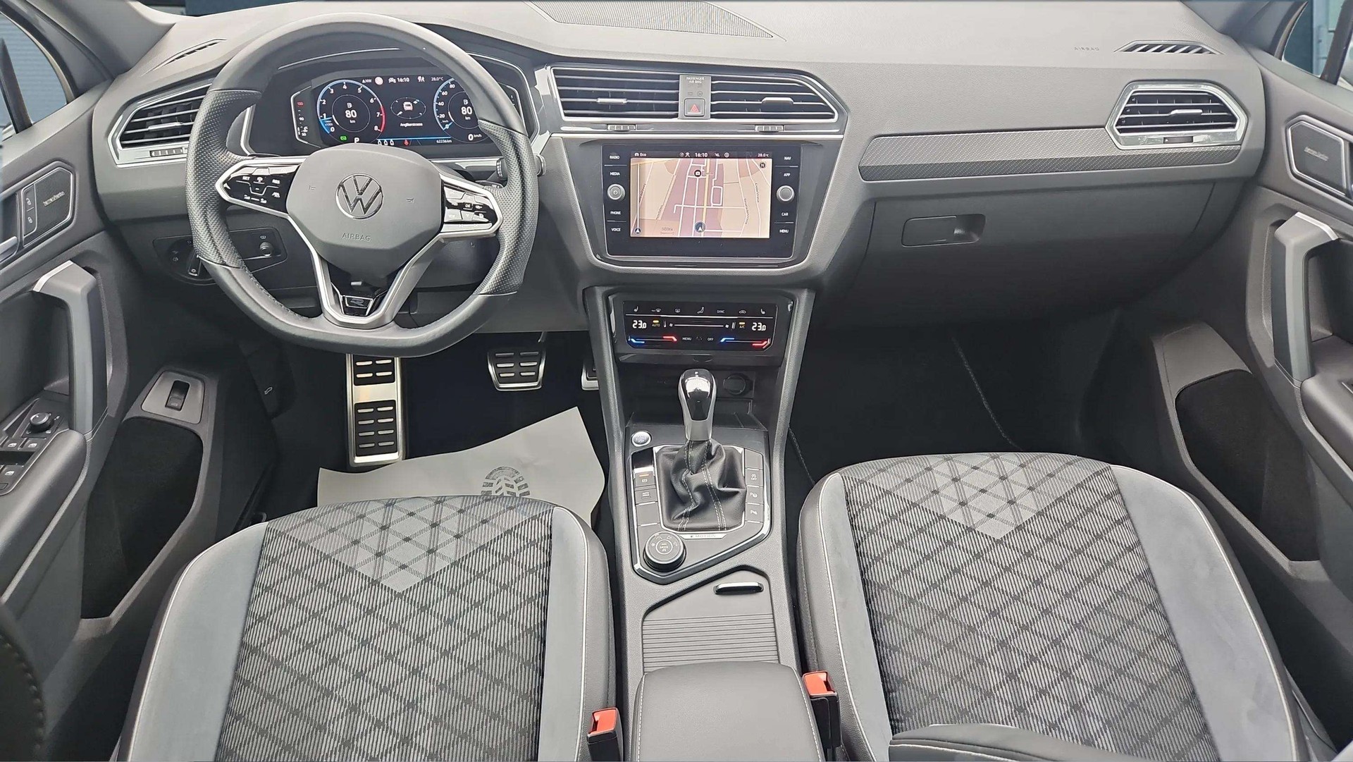 VW Tiguan 2.0TSI R-Line 4Motion DSG Black Style mit AHK-image-9