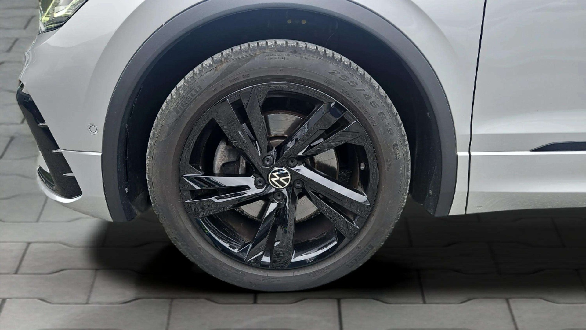 VW Tiguan 2.0TSI R-Line 4Motion DSG Black Style mit AHK-image-16