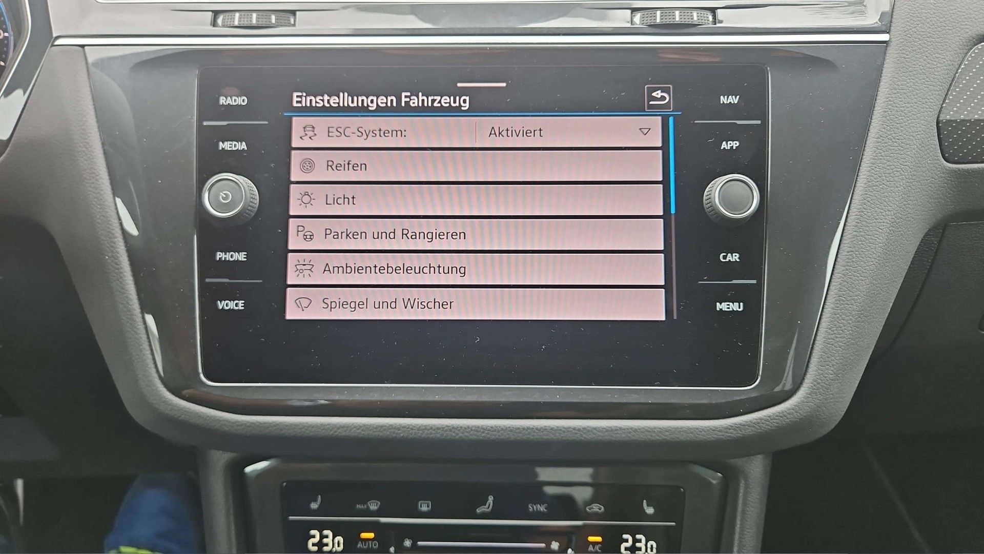 VW Tiguan 2.0TSI R-Line 4Motion DSG Black Style mit AHK-image-20