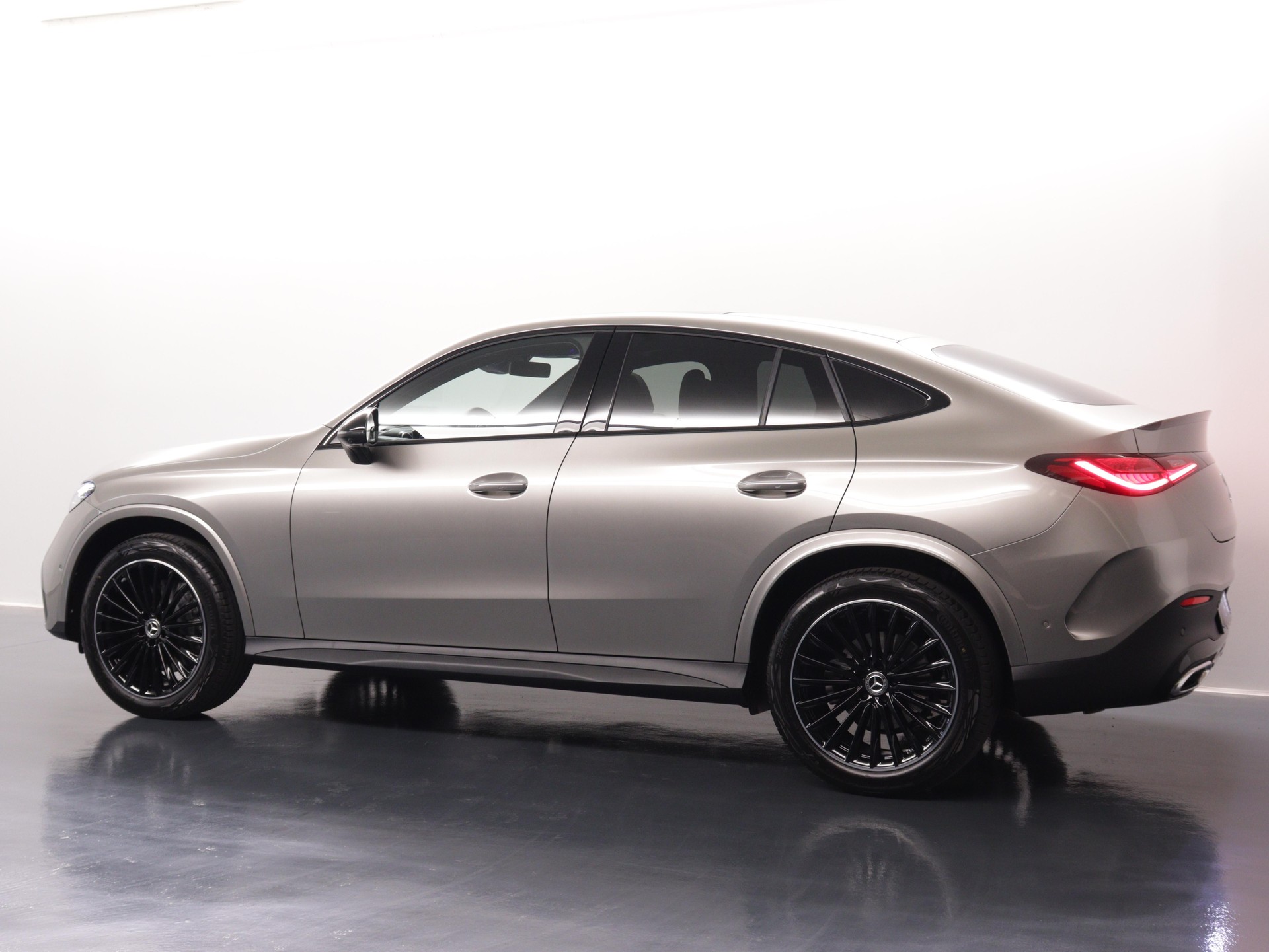 MERCEDES-BENZ GLC 220 d AMG Line 4matic Coupé-image-3